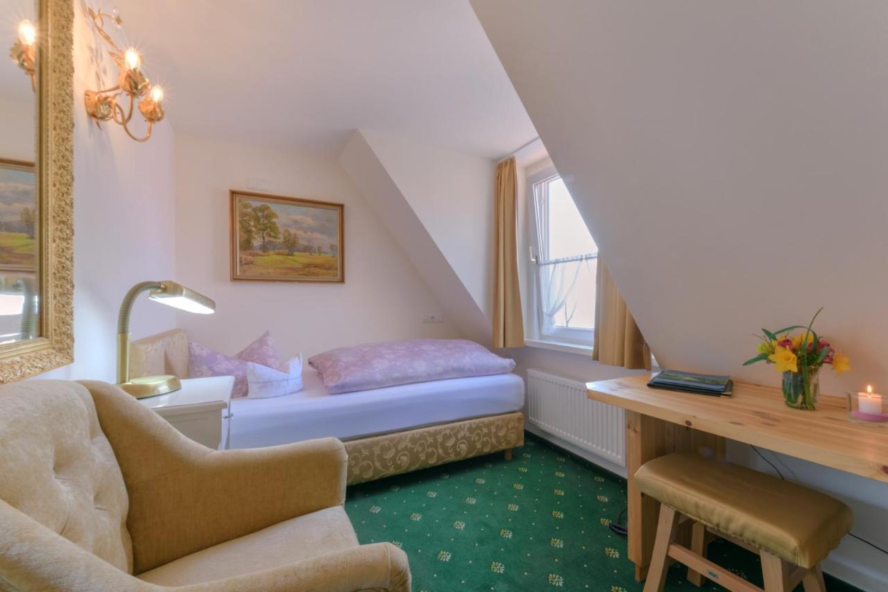 Hotel "Malerwinkel" Gmbh Seeon-Seebruck Quarto foto